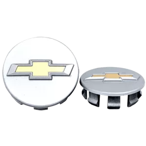 <br><strong>COP101N</strong><br/>COPA RIN DE CHEVROLET TRACKER PEQUEÑA NEGRA LOGO DORADO