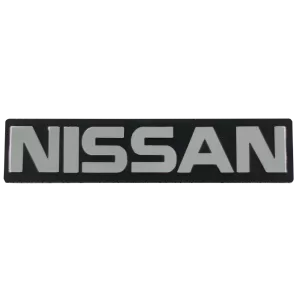<br><strong>NIS023</strong><br/>NISSAN PLAQUETA