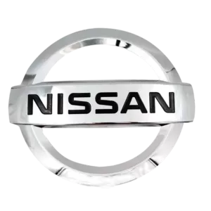 <br><strong>NIS024</strong><br/>LOGO DE NISSAN VERSA CROMADO PERSIANA